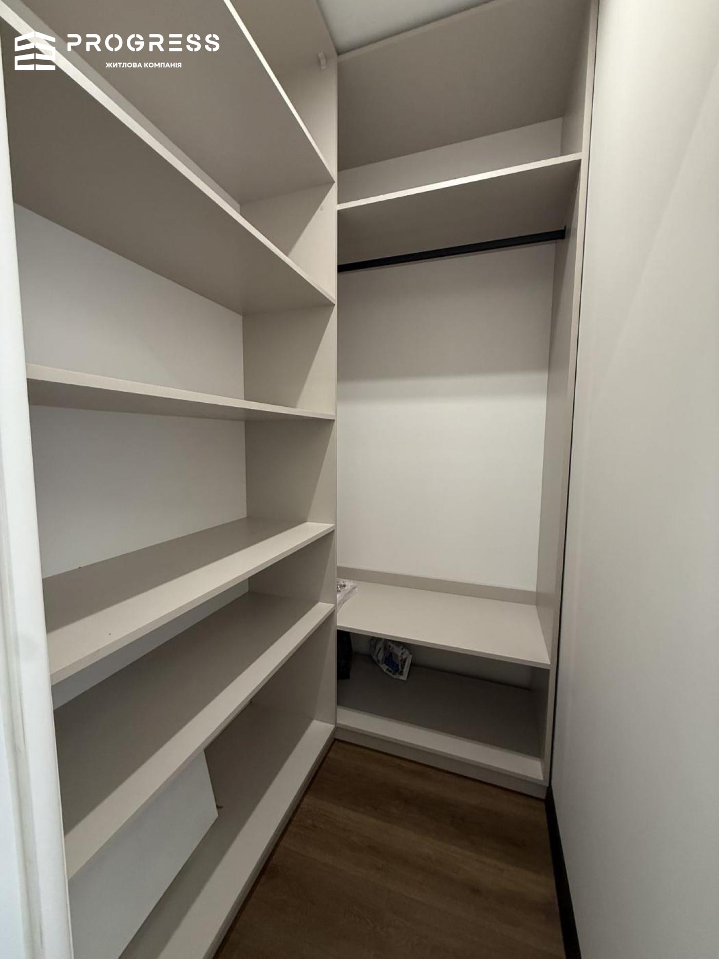 Sale of a 1.5-room apartment in the Knyahynyn residential complex with a view of the Alley. City center - 9