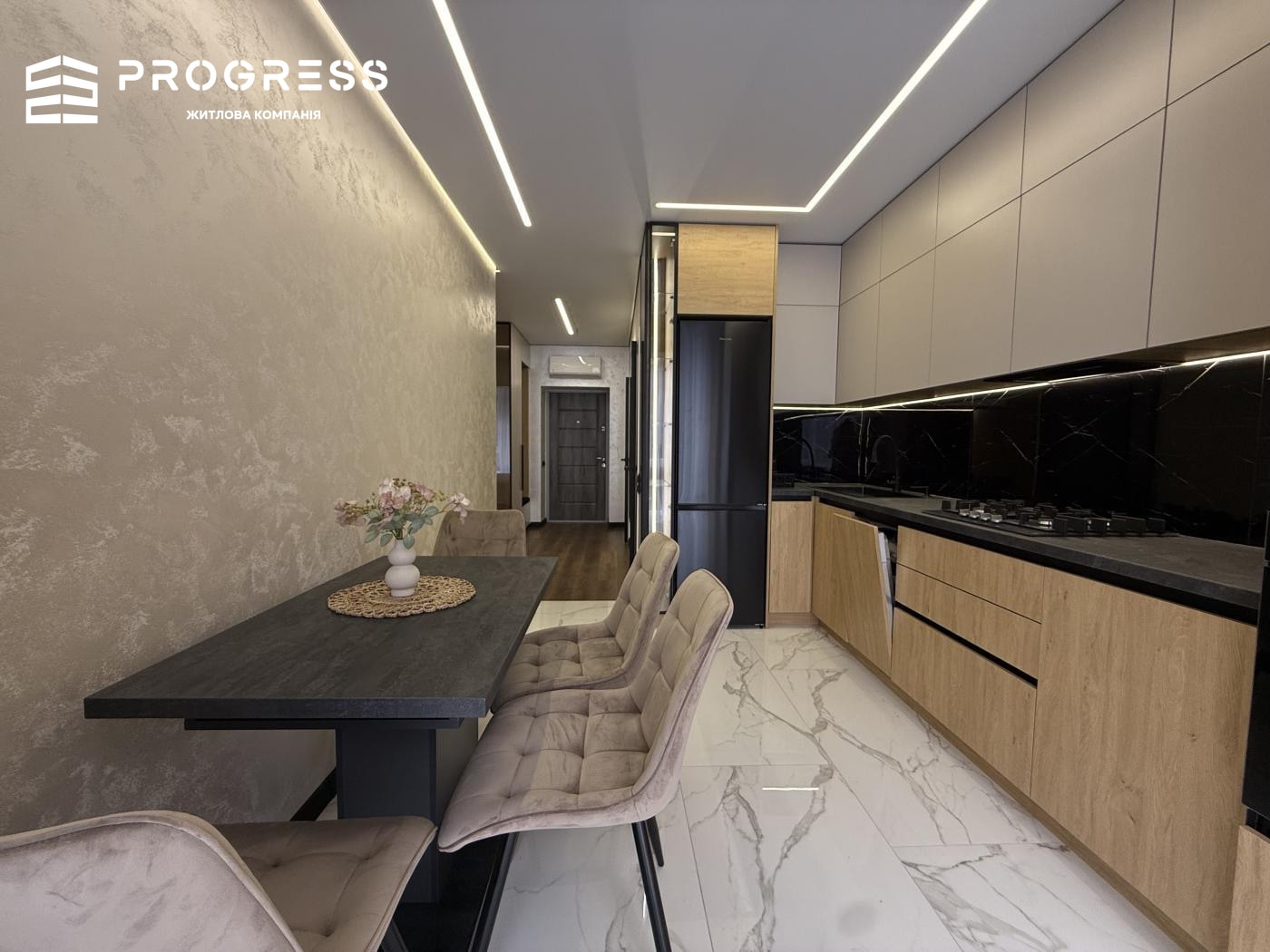 Sale of a 1.5-room apartment in the Knyahynyn residential complex with a view of the Alley. City center - 2