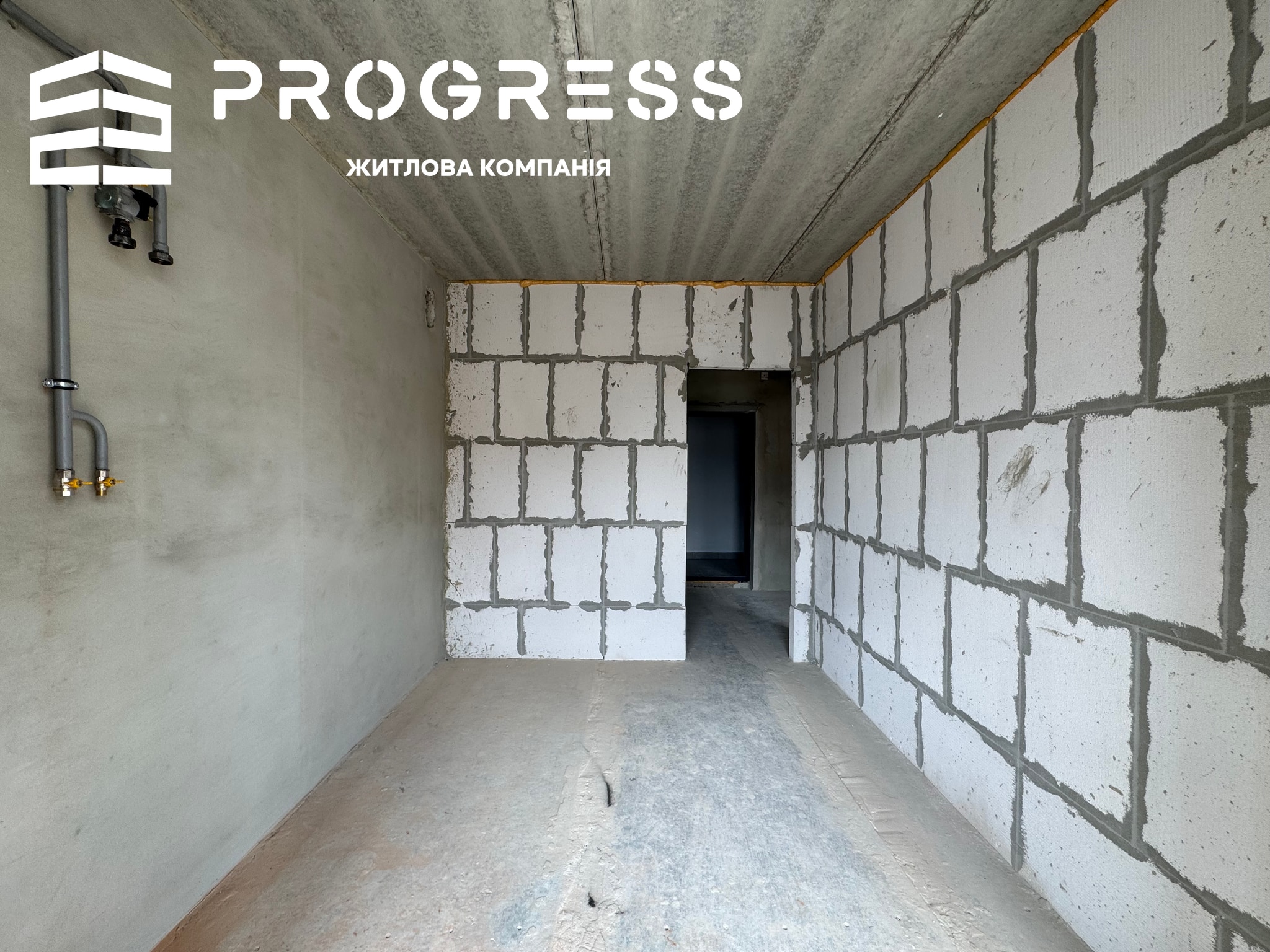 For sale is a 1-bedroom apartment in the Knyahynyn residential complex, ready for renovation 2