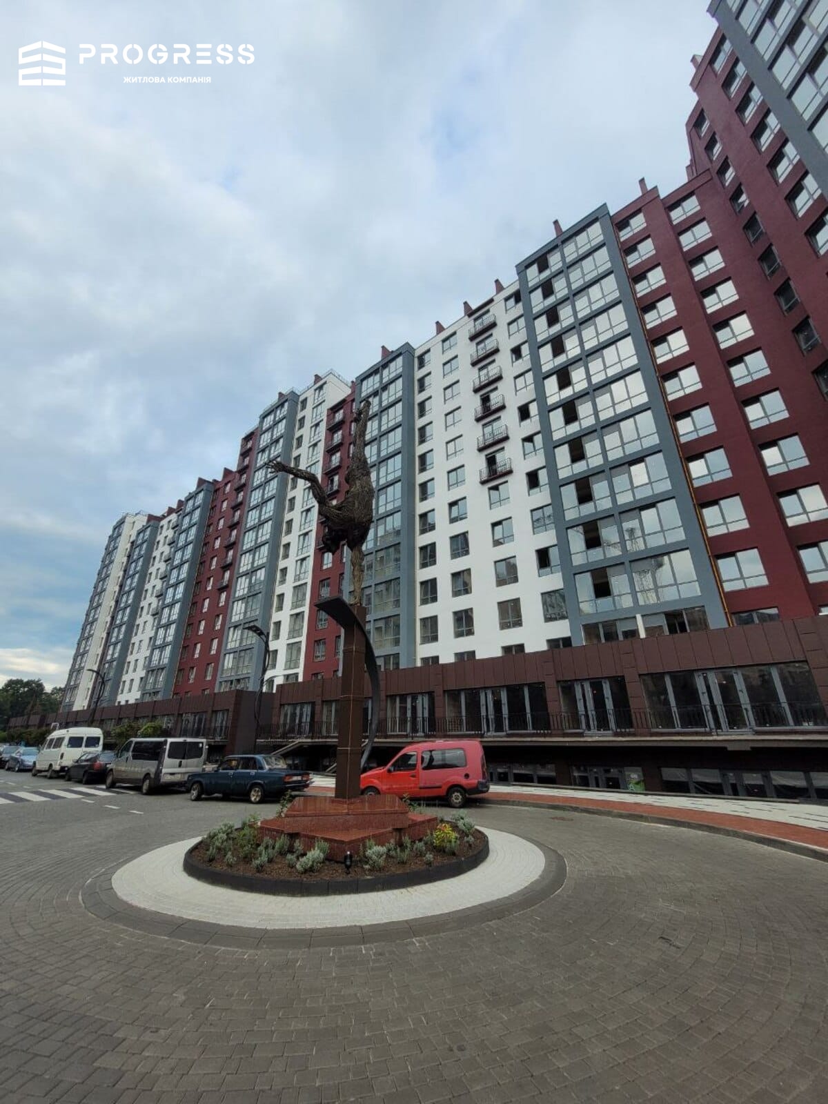 For sale: 2‑room apartment with a view in the city centre, with balcony. - 3