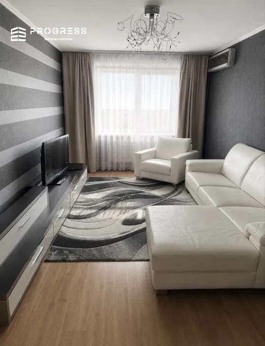 For sale: 2‑room apartment with renovation in the city center. - 5