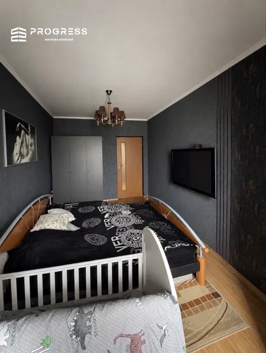 For sale: 2‑room apartment with renovation in the city center. - 6