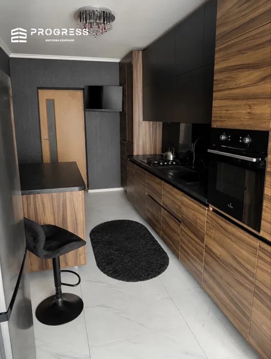 For sale: 2‑room apartment with renovation in the city center. - 3