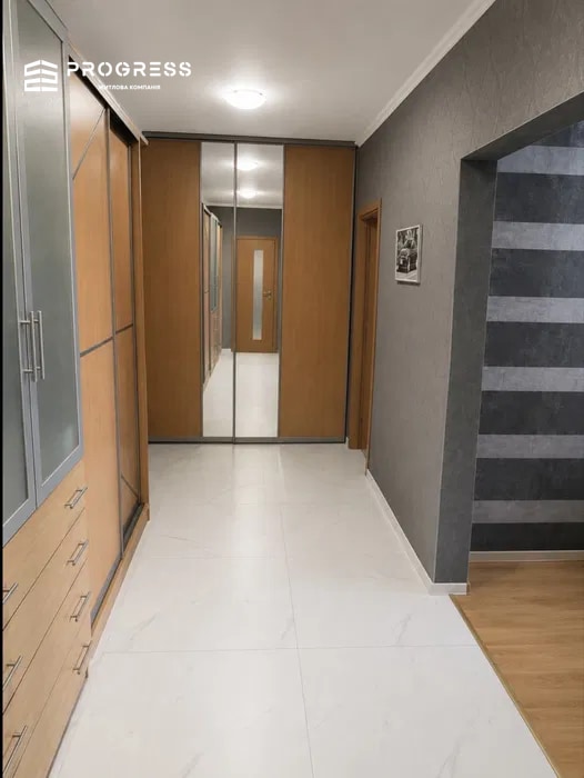 For sale: 2‑room apartment with renovation in the city center. - 7