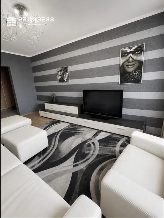 For sale: 2‑room apartment with renovation in the city center. - 4