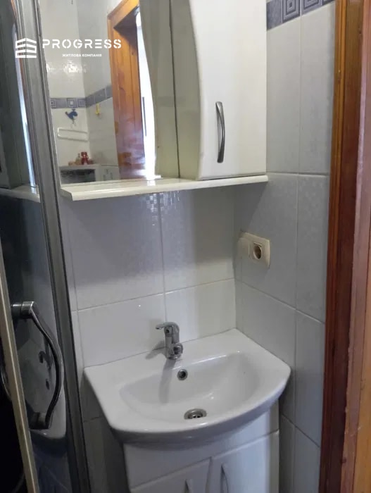 For sale 4-room apartment, B. Khmelnytskyi St. - 6