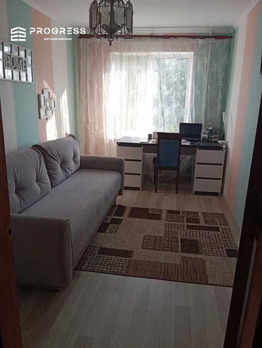 For sale 4-room apartment, B. Khmelnytskyi St. - 1