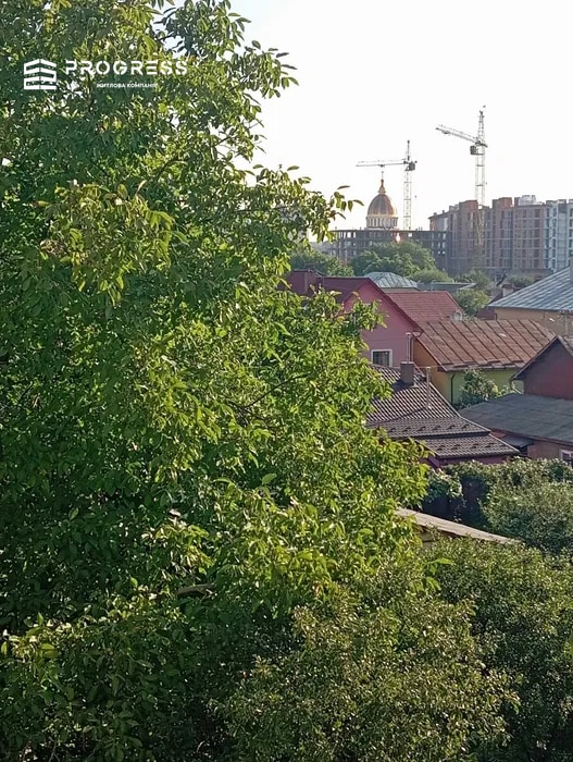 For sale 4-room apartment, B. Khmelnytskyi St. - 9