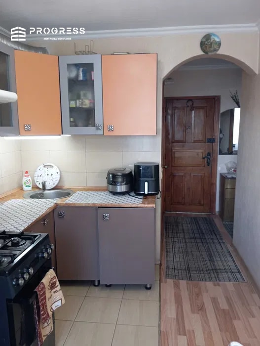 For sale 4-room apartment, B. Khmelnytskyi St. - 4