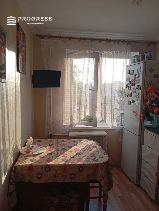 For sale 4-room apartment, B. Khmelnytskyi St. - 3