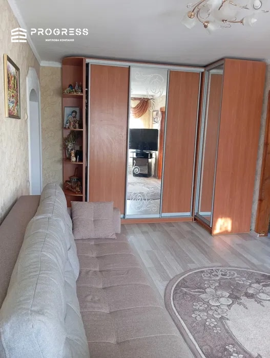 For sale 4-room apartment, B. Khmelnytskyi St. - 13