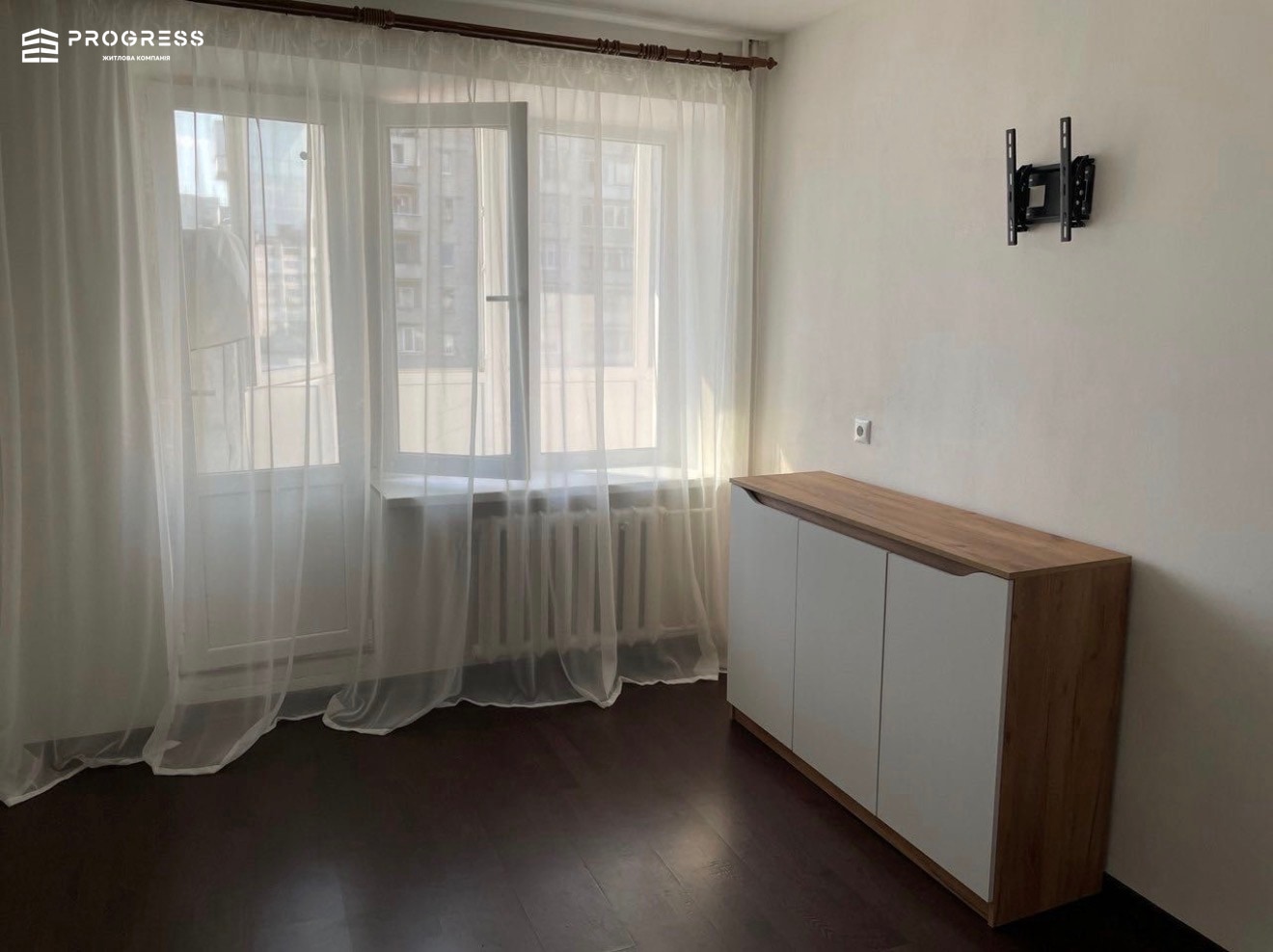 Продаж 1 кімнатної квартири район Каскад вул. Симоненка - 4