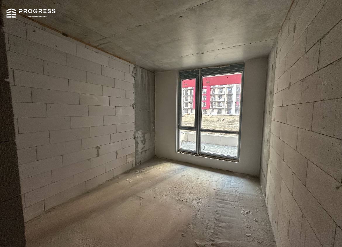 For sale: 1‑room apartment with patio in the Manhattan UP residential complex.